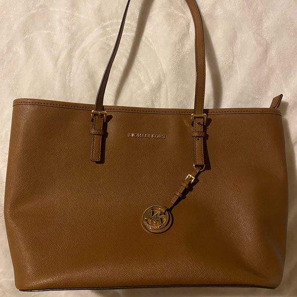 Michael Kors Handbags - Michael Kors Jet Set Traveler Leather Tote